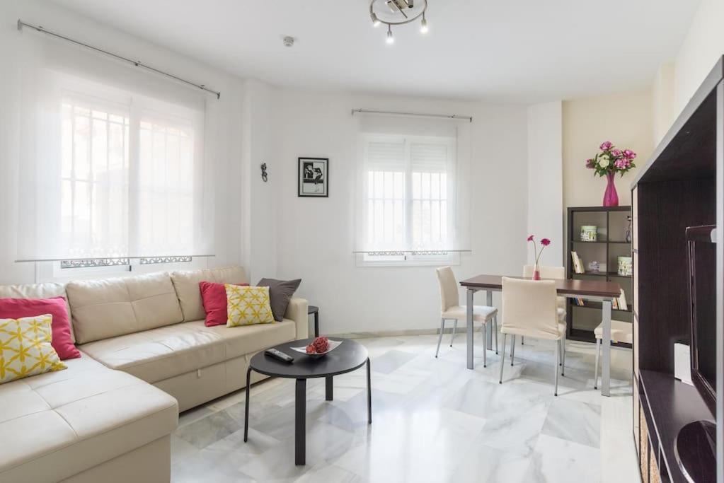 מאלגה Bright, Quiet And Nice Ground Floor In The Center מראה חיצוני תמונה